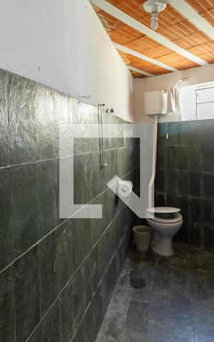 Casa à venda com 203m², 2 quartos e 4 vagas Casa à venda com 203m², 2 quartos e 4 vagasEdícula 1 - Banheiro social