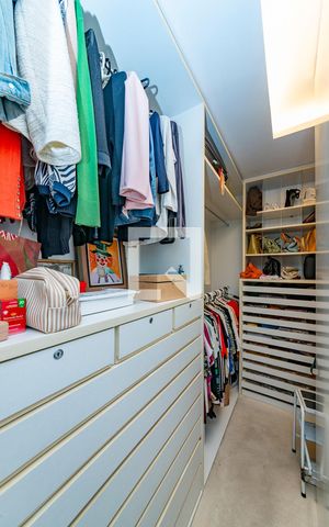 Apartamento à venda com 176m², 3 quartos e 3 vagas Apartamento à venda com 176m², 3 quartos e 3 vagasCloset da suíte