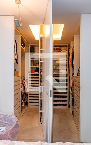 Apartamento à venda com 176m², 3 quartos e 3 vagas Apartamento à venda com 176m², 3 quartos e 3 vagasCloset da suíte