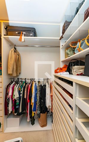 Apartamento à venda com 176m², 3 quartos e 3 vagas Apartamento à venda com 176m², 3 quartos e 3 vagasCloset da suíte