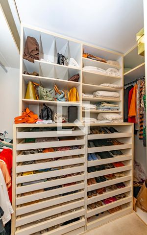 Apartamento à venda com 176m², 3 quartos e 3 vagas Apartamento à venda com 176m², 3 quartos e 3 vagasCloset da suíte