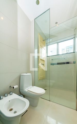 Apartamento à venda com 176m², 3 quartos e 3 vagas Apartamento à venda com 176m², 3 quartos e 3 vagasBanheiro da Suíte