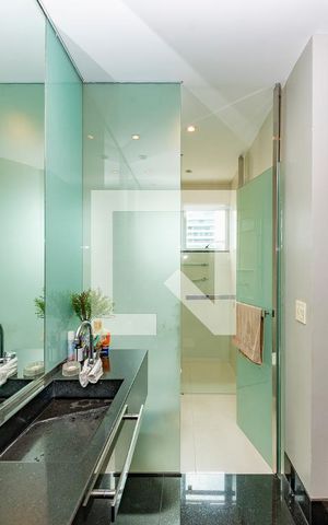 Apartamento à venda com 176m², 3 quartos e 3 vagas Apartamento à venda com 176m², 3 quartos e 3 vagasBanheiro da Suíte