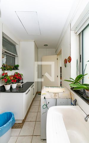 Apartamento à venda com 176m², 3 quartos e 3 vagas Apartamento à venda com 176m², 3 quartos e 3 vagasÁrea de Serviço