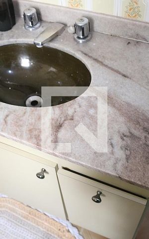 Casa à venda com 187m², 3 quartos e 5 vagasBanheiro da Suíte 1