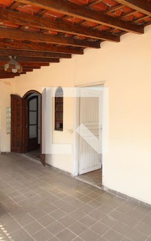 Casa à venda com 220m², 3 quartos e 2 vagasQuarto 2 - Varanda