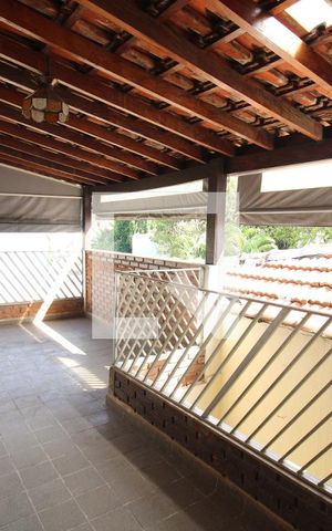 Casa à venda com 220m², 3 quartos e 2 vagasQuarto 2 - Varanda