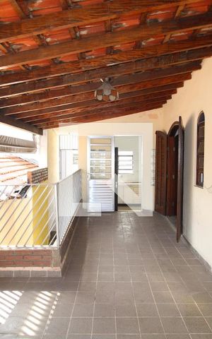 Casa à venda com 220m², 3 quartos e 2 vagasQuarto 2 - Varanda