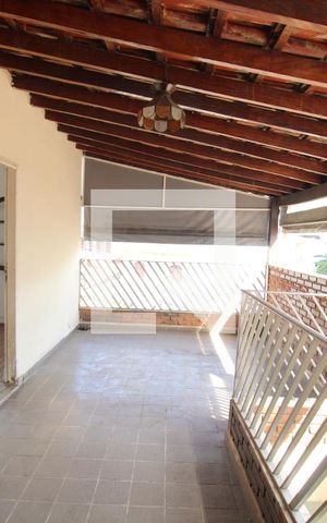 Casa à venda com 220m², 3 quartos e 2 vagasQuarto 2 - Varanda