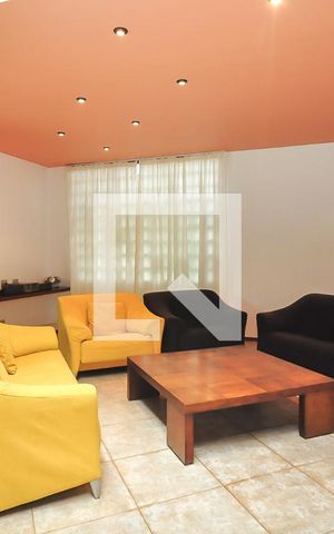 Casa à venda com 400m², 4 quartos e 3 vagas Casa à venda com 400m², 4 quartos e 3 vagasSala