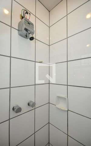 Casa à venda com 400m², 4 quartos e 3 vagas Casa à venda com 400m², 4 quartos e 3 vagasChuveiro do Banheiro da Suíte 3