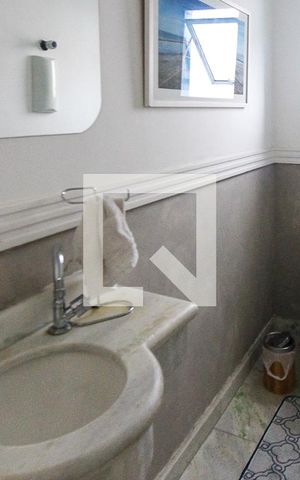 Apartamento à venda com 170m², 3 quartos e sem vaga Apartamento à venda com 170m², 3 quartos e sem vagaLavabo