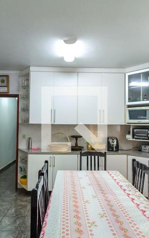 Casa à venda com 250m², 3 quartos e 2 vagas Casa à venda com 250m², 3 quartos e 2 vagasCozinha
