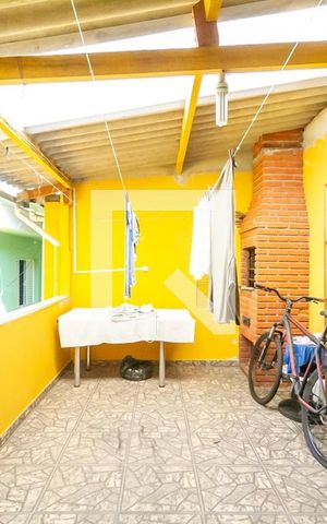 Casa à venda com 250m², 3 quartos e 2 vagas Casa à venda com 250m², 3 quartos e 2 vagasChurrasqueira