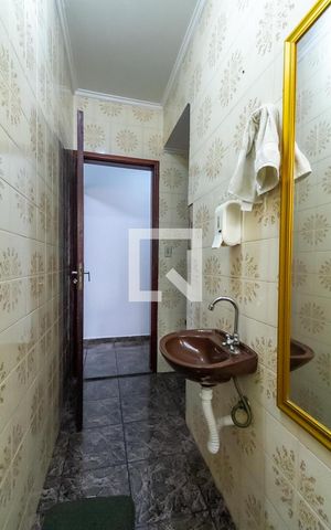 Casa à venda com 250m², 3 quartos e 2 vagas Casa à venda com 250m², 3 quartos e 2 vagasLavabo