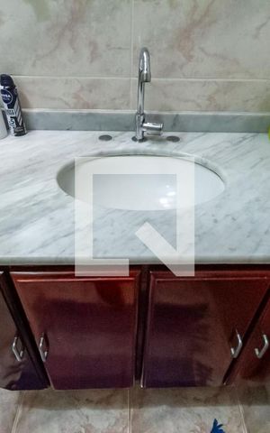 Casa à venda com 250m², 3 quartos e 2 vagas Casa à venda com 250m², 3 quartos e 2 vagasBanheiro Social
