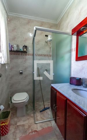 Casa à venda com 250m², 3 quartos e 2 vagas Casa à venda com 250m², 3 quartos e 2 vagasBanheiro da Suíte