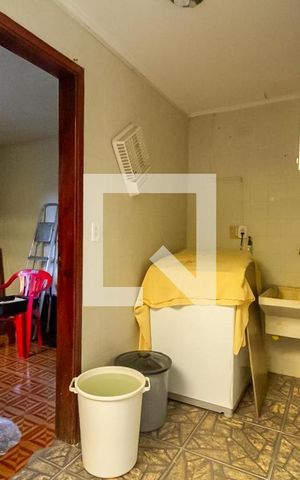 Casa à venda com 250m², 3 quartos e 2 vagas Casa à venda com 250m², 3 quartos e 2 vagasÁrea de Serviço