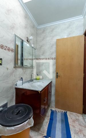 Casa à venda com 250m², 3 quartos e 2 vagas Casa à venda com 250m², 3 quartos e 2 vagasBanheiro Social