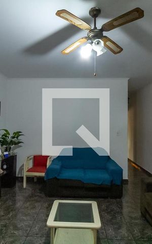 Casa à venda com 250m², 3 quartos e 2 vagas Casa à venda com 250m², 3 quartos e 2 vagasSala