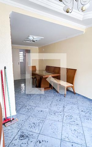 Casa de condomínio à venda com 150m², 3 quartos e 2 vagasSala