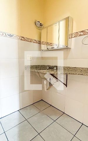 Casa de condomínio à venda com 150m², 3 quartos e 2 vagasBanheiro 2