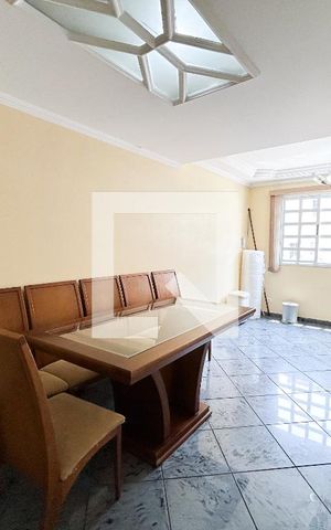 Casa de condomínio à venda com 150m², 3 quartos e 2 vagasSala