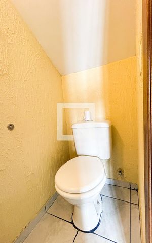 Casa de condomínio à venda com 150m², 3 quartos e 2 vagasLavabo