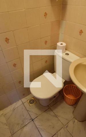 Casa à venda com 353m², 5 quartos e 6 vagas Casa à venda com 353m², 5 quartos e 6 vagasBanheiro Quintal