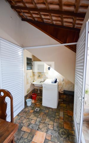 Casa à venda com 353m², 5 quartos e 6 vagas Casa à venda com 353m², 5 quartos e 6 vagasÁrea de Serviço