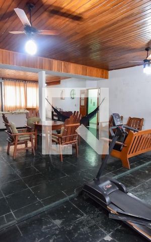 Casa à venda com 353m², 5 quartos e 6 vagas Casa à venda com 353m², 5 quartos e 6 vagasSala 1