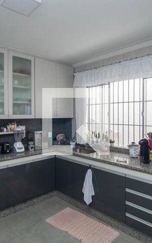 Casa à venda com 160m², 3 quartos e 2 vagas Casa à venda com 160m², 3 quartos e 2 vagasCozinha