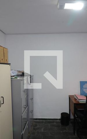 Casa para alugar com 135m², 1 quarto e 2 vagasEscritório