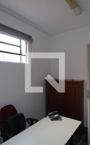 Casa para alugar com 135m², 1 quarto e 2 vagasEscritório