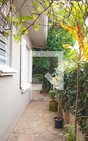 Casa à venda com 260m², 3 quartos e 2 vagasQuintal - Lateral