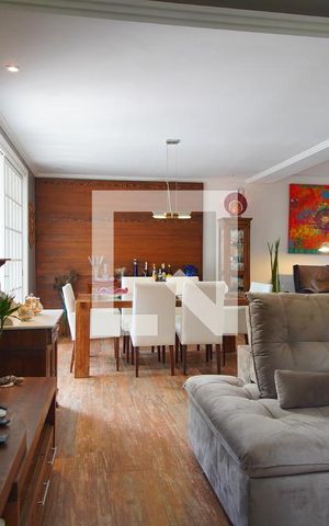 Casa à venda com 260m², 3 quartos e 2 vagasSala