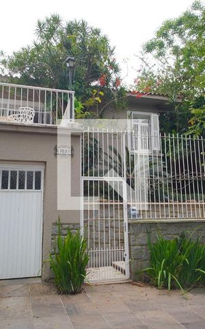 Casa à venda com 260m², 3 quartos e 2 vagasFachada e Garagem - Duas Vagas