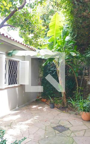 Casa à venda com 260m², 3 quartos e 2 vagasQuintal - Fundos