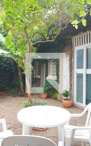Casa à venda com 260m², 3 quartos e 2 vagasQuintal - Fundos