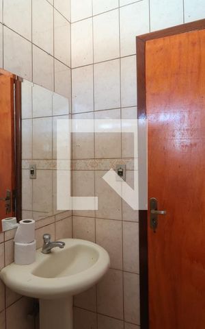 Casa para alugar com 80m², 2 quartos e 3 vagasBanheiro