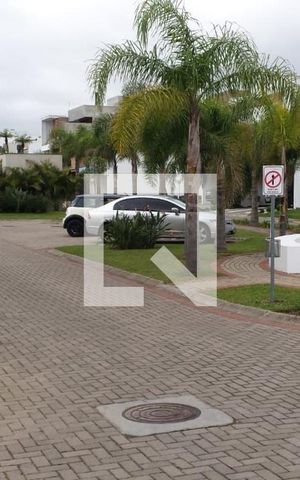 Casa de condomínio à venda com 250m², 3 quartos e 3 vagas Casa de condomínio à venda com 250m², 3 quartos e 3 vagasÁrea Externa