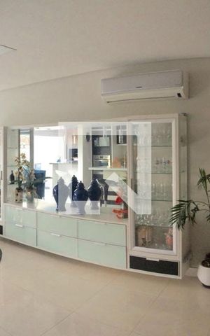 Casa de condomínio à venda com 250m², 3 quartos e 3 vagas Casa de condomínio à venda com 250m², 3 quartos e 3 vagasSala