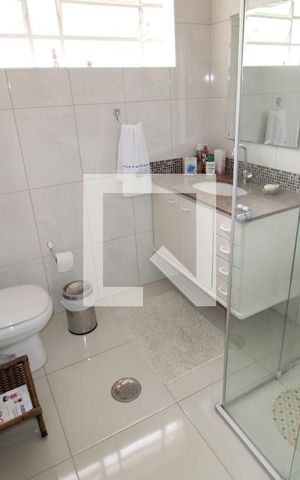 Casa à venda com 180m², 4 quartos e 3 vagasBanheiro 3