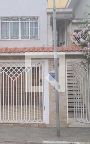 Casa à venda com 180m², 4 quartos e 3 vagas Casa à venda com 180m², 4 quartos e 3 vagasFachada