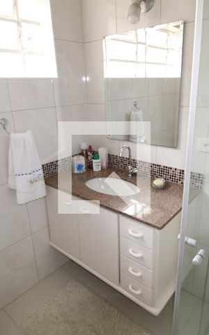 Casa à venda com 180m², 4 quartos e 3 vagasBanheiro 3