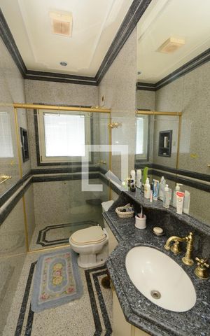 Casa à venda com 1100m², 4 quartos e 5 vagasBanheiro da Suíte 2