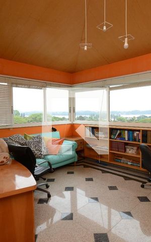 Casa à venda com 1100m², 4 quartos e 5 vagasTerraço panorâmico e sala de games