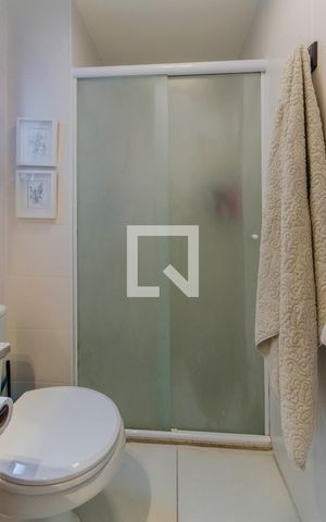 Apartamento à venda com 69m², 2 quartos e 1 vaga Apartamento à venda com 69m², 2 quartos e 1 vagaBanheiro da Suíte