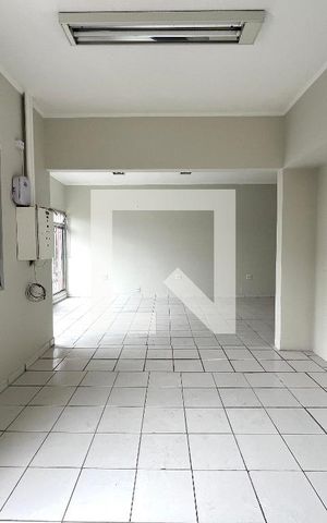Casa para alugar com 150m², 3 quartos e sem vaga Casa para alugar com 150m², 3 quartos e sem vagaSala