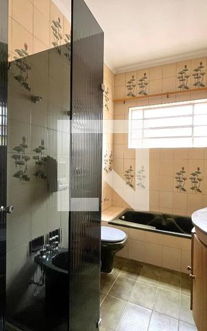 Casa para alugar com 150m², 3 quartos e sem vaga Casa para alugar com 150m², 3 quartos e sem vagaBanheiro Corredor